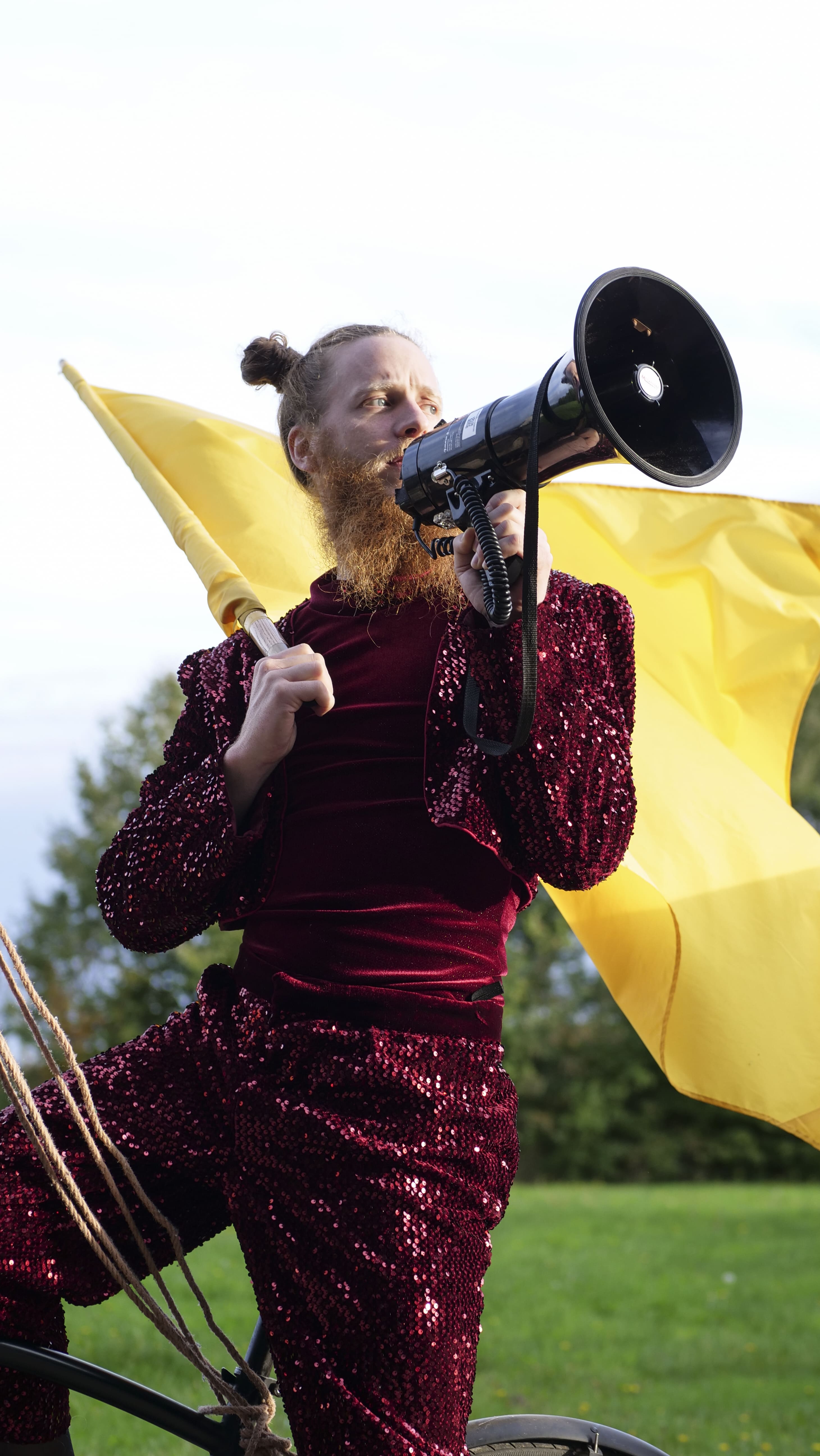 LaTourneeDesAurevoirs_CieQuotidienne_creditVasil_Tasevski_P1400853_megaphone_LIGHT