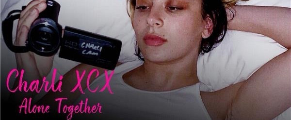 Alone Together : Charli XCX prouve qu'on peut créer même enfermé