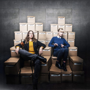 Lola Dewaere (Raphaëlle), Sara Mortensen (Astrid)