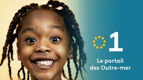 petite fille souriante