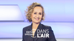Photo de Caroline Roux sur le plateau de C DANS L'AIR