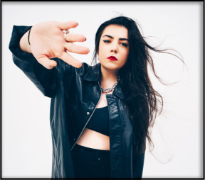 Hoshi en concert aux Francofolies de La Rochelle