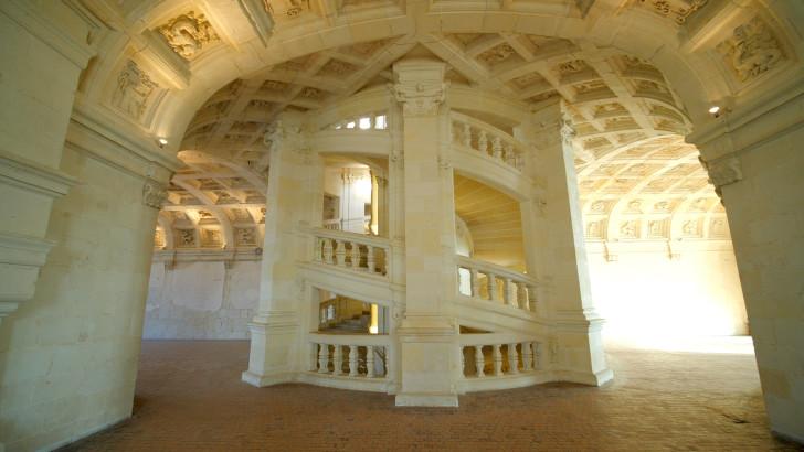 Le célèbre escalier à double vis du château de Chambord