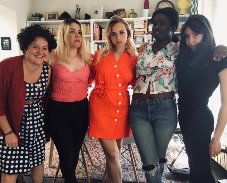 Les comédiennes de la nouvelle web série Derby Girl, avec Chloé Jouannet