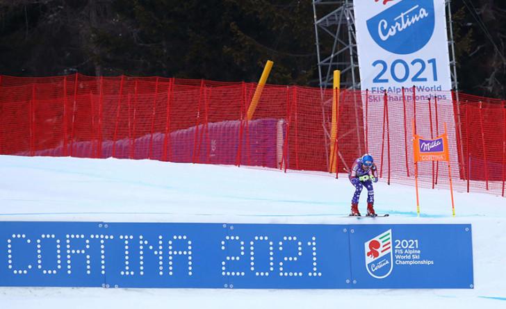 Photo d'un skieur sur l'une des pistes de Cortina d’Ampezzo