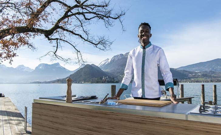 Mory Sacko au bord du lac d'Annecy