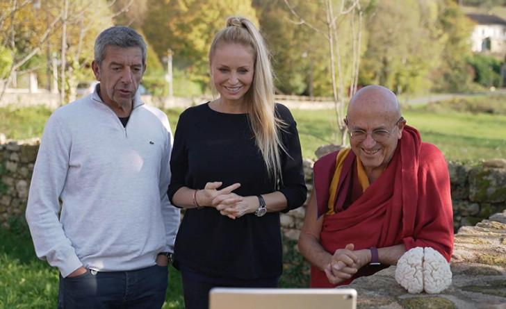Adriana Karembeu et Michel Cymes en compagnie de Matthieu Ricard.