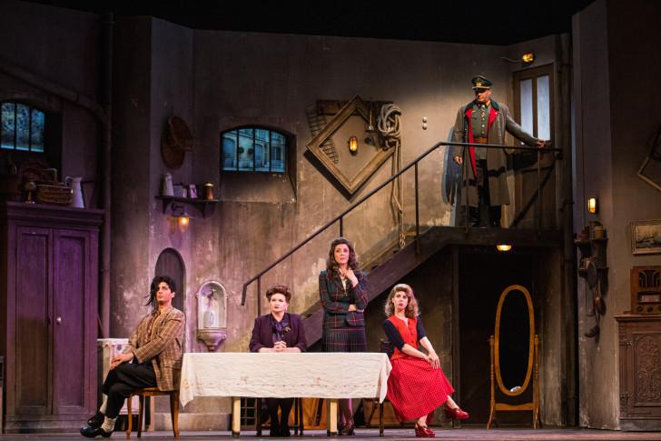 Coups de théâtre-Papy fait de la résistance