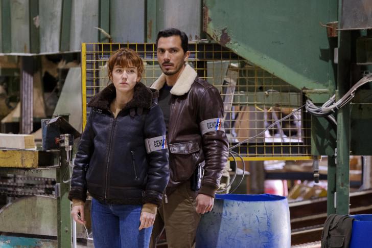 Photo de Blandine Bellavoir et Samir Boitard dans une scierie