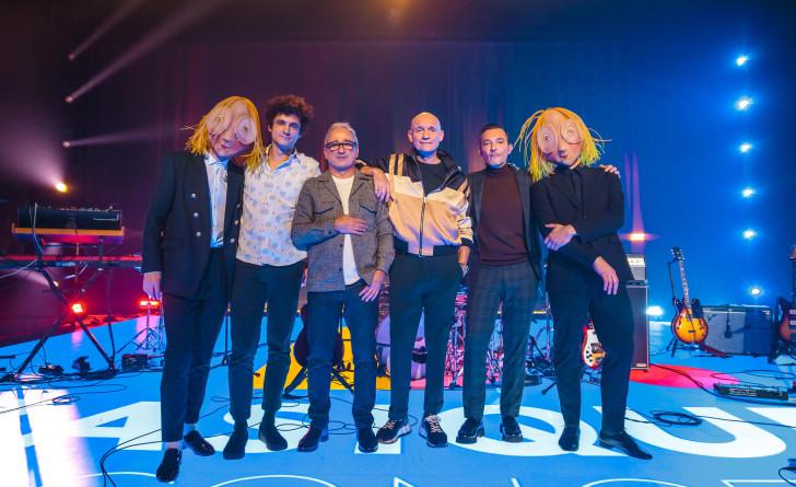 Louise Attaque sur la scène de « Basique, le concert »