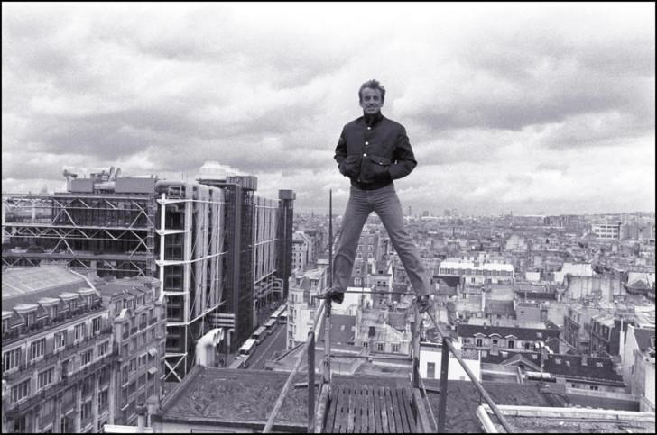 Belmondo suspendu hauteur