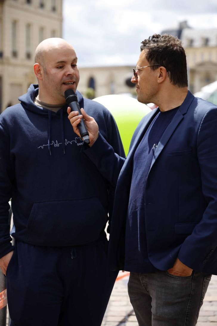 Andy Delaunay, lanceur de poids handisport, répond aux questions de Romain