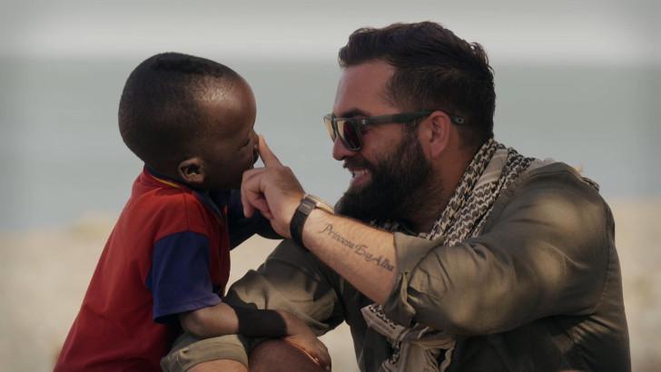 Kendji Girac et un enfant Turkana