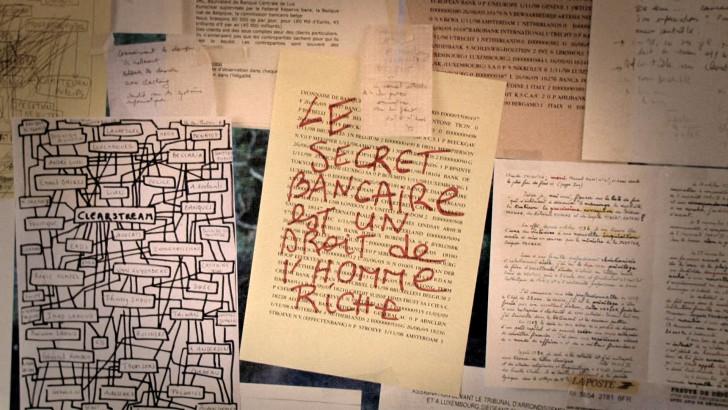 Mur épinglé de notes sur l'affaire Clearstream