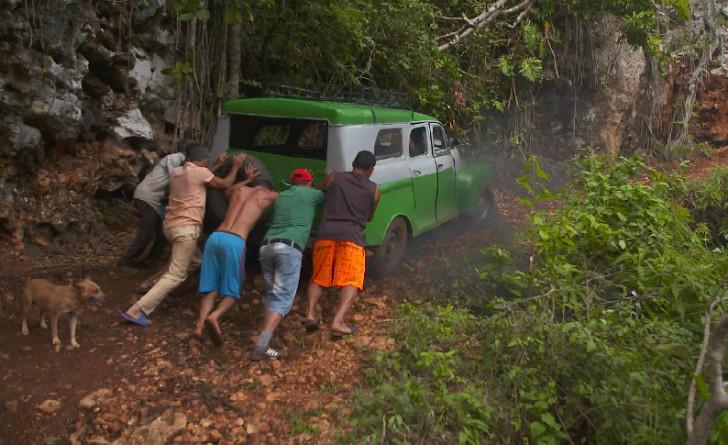 Sur les routes boueuses de Cuba