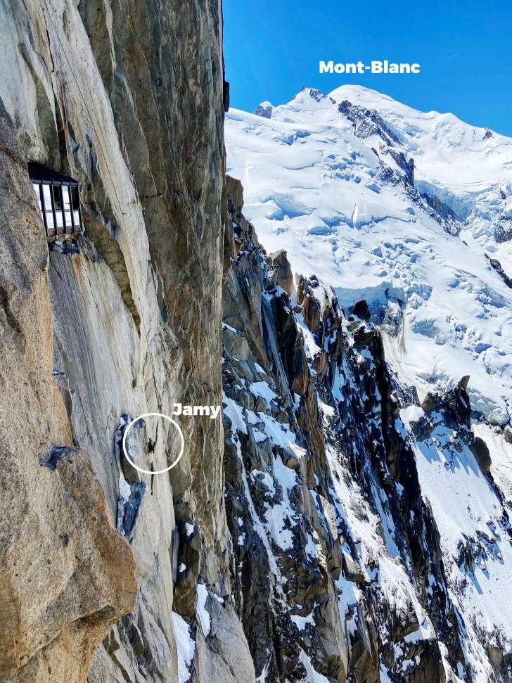 Jamy Gourmand est à flanc de montagne pour constater les dégâts du réchauffement climatique