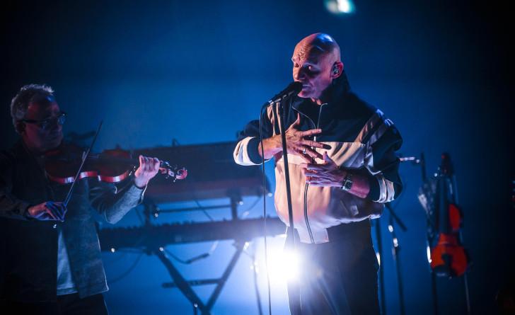 Louise Attaque sur la scène de « Basique, le concert »