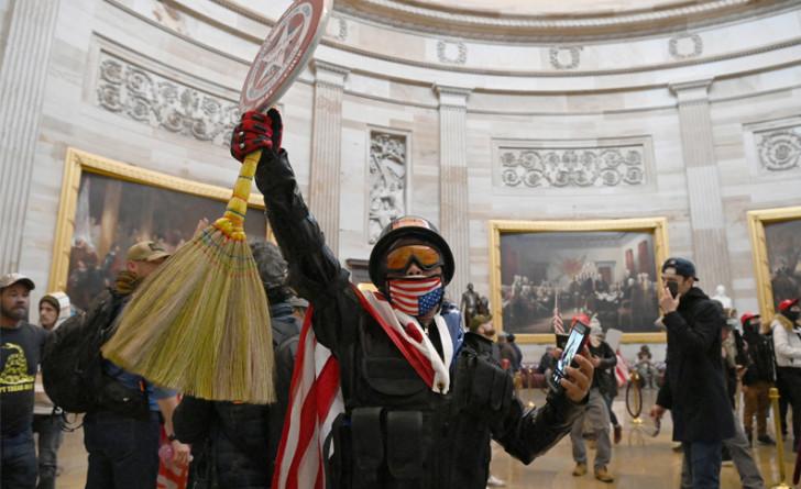 6 janvier 2021, des partisans pro-Trump envahissent le Capitole