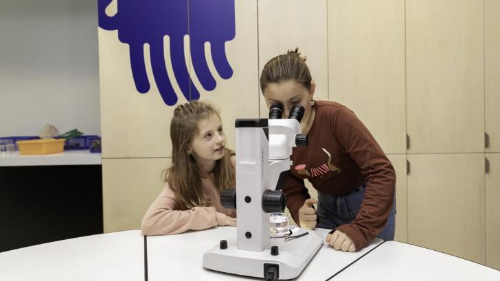 Des activités adaptées à tous les âges, de la maternelle à l'université.