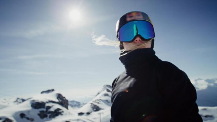 Tess Ledeux en apesanteur, derrière le masque