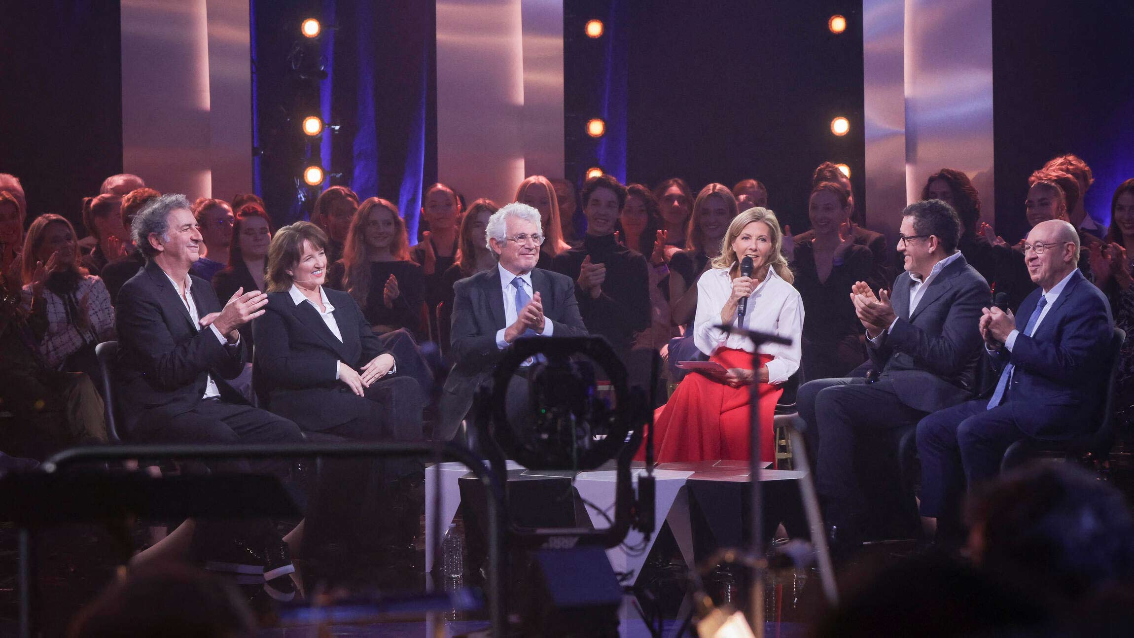 Hommage au maître de l’absurde par Claire Chazal, Michel Boujenah et leurs invités