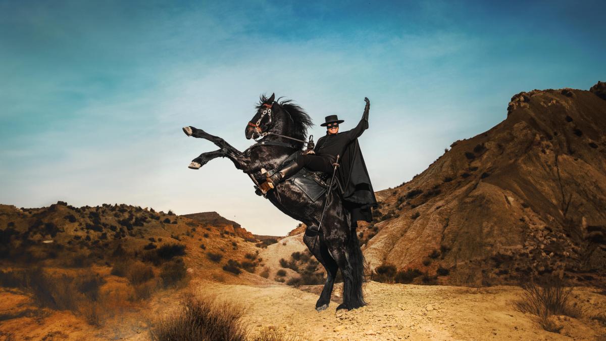 Jean Dujardin court vers l’aventure au galop pour enchanter Noël