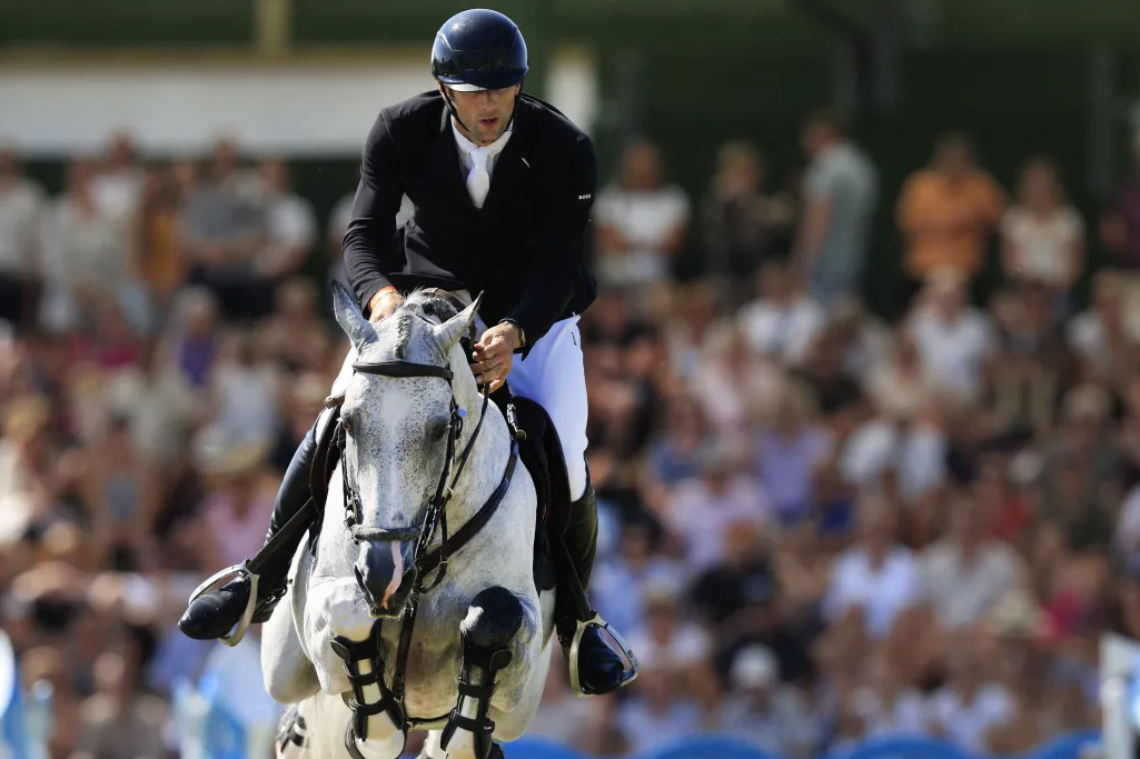 Saut d’obstacles tout en élégance 