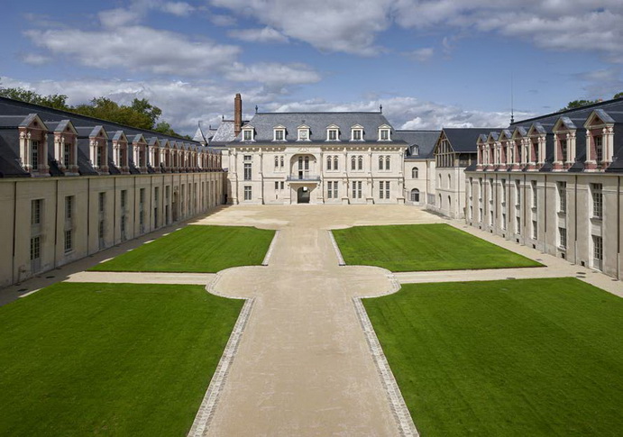 Château de Villers-Cotterêts, cour des Offices