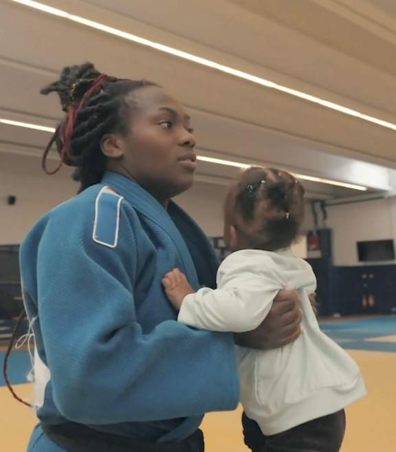 Clarisse Agbegnenou dans « Championnes, mamans et alors ? »