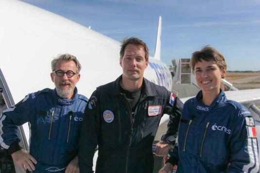 Jamy Gourmaud, Églantine Émeyé et Thomas Pesquet devant l'avion Zéro G