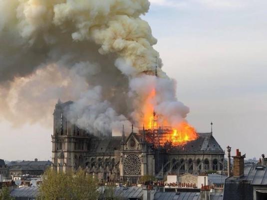 Soirée au profit de la reconstruction de la cathédrale Notre-Dame de Paris.