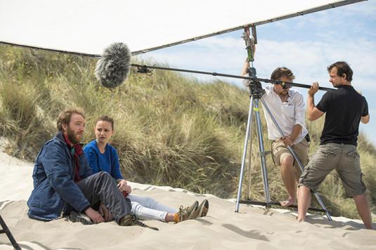 Sébastien Chassagne et Tiphaine Daviot sur le tournage de la série