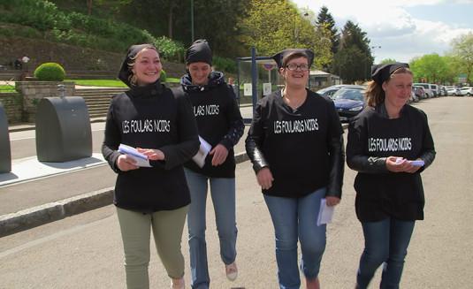 Les fondatrices du mouvement « Les Foulards noirs »