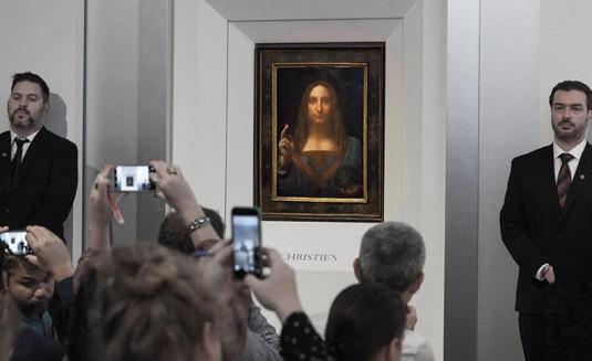 Le Salvator Mundi exposé chez Christie's avant la vente aux enchères