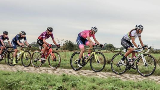 Coureuses sur les pavés de Paris-Roubaix (édition 2021)