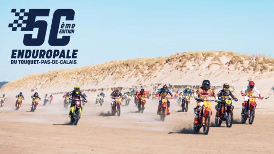 Les motos sur le sable