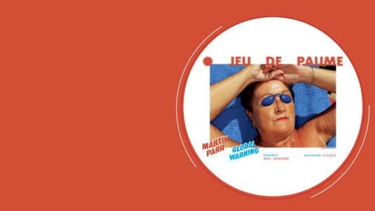Photo de l'affiche de l'exposition “Martin Parr. Global Warning”