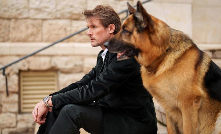 Le lieutenant Charlie Hudson et son fidèle partenaire Rex