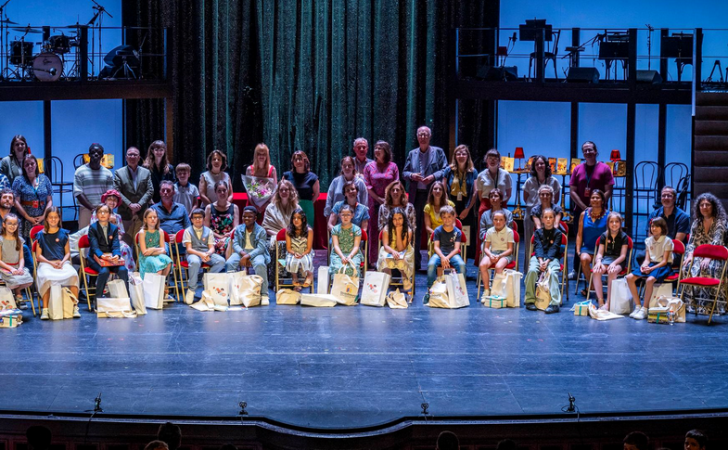 Les finalistes sur la scène de la Comédie-Française