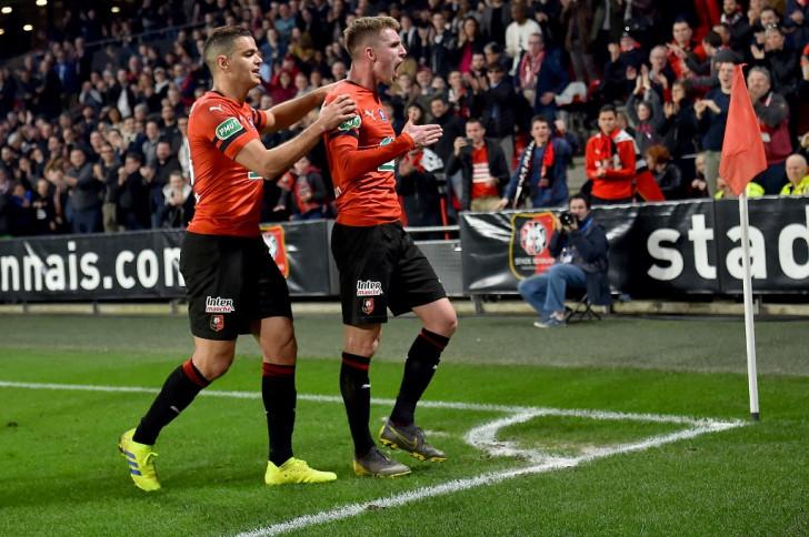 Hatem Ben Harfa rencontre ses anciens coéquipiers du PSG.