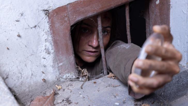 Sam (Nina Meurisse) capturée par Daech