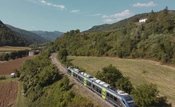 Un train traversant la Toscane