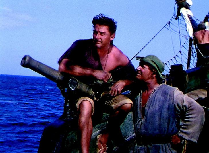 Boucle d'oreille et torse nu pour Errol Flynn dans "Le Vagabond des mers".