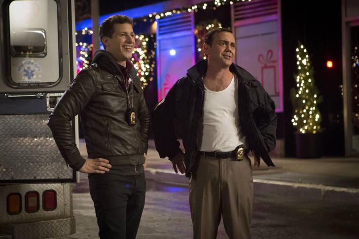 Joe Lo Truglio est Charles Boyle.
