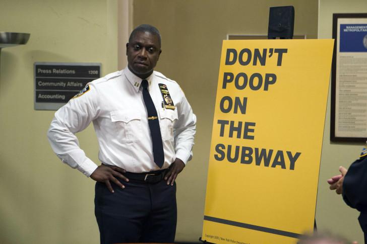 Andre Braugher est le Capitaine Raymond Holt
